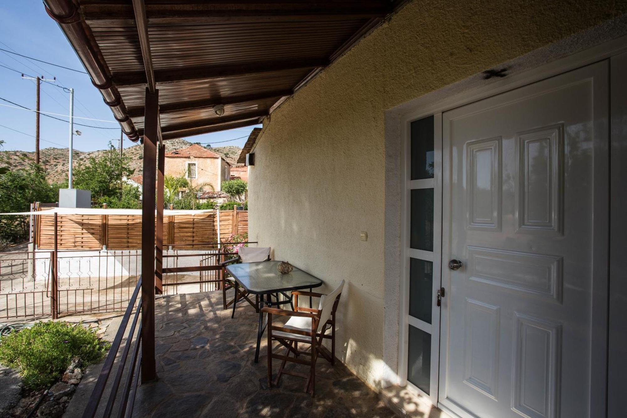 Kamera House Khordhakion Bagian luar foto